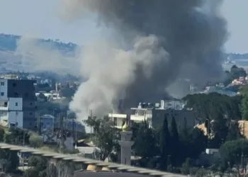 Fuerzas israelíes cercan el sur de Líbano con bombardeos masivos