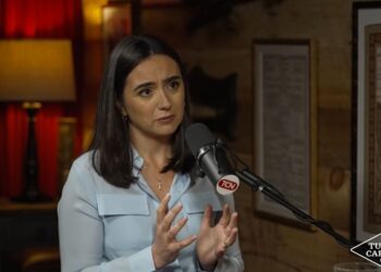 Volodímir Zelenski, según su antigua portavoz y secretaria de prensa: «Necesito miles de bustos parlantes con la propaganda de Goebbels»