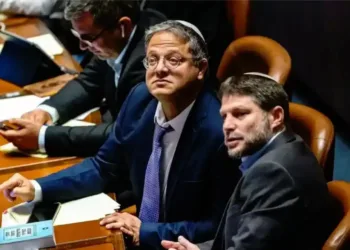 La Haya contra la impunidad: Fiscales piden arresto secreto para Smotrich, Ben Gvir y Strock por apartheid y crímenes de colonos, pero Netanyahu y su gabinete responden con más destrucción