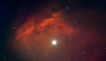 Así es cómo se forma el polvo cósmico de las estrellas gigantes rojas