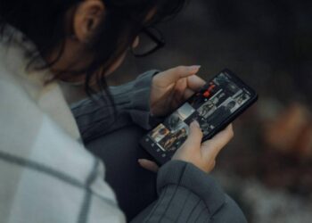 Asocian la comunicación en redes sociales con desconocidos a una mayor soledad