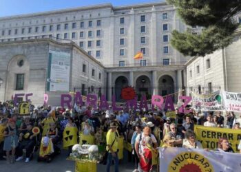 Más de medio millar de personas exigen en Madrid el cumplimiento del calendario de cierre nuclear