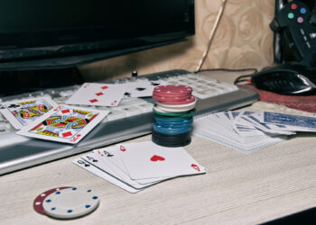 Casinos online y precariedad: el negocio que crece donde el salario no alcanza