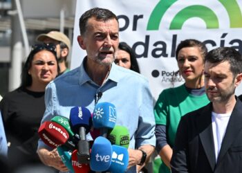 Antonio Maíllo (Por Andalucía) defiende la vivienda como un servicio público más frente a las políticas inmovilistas del PP