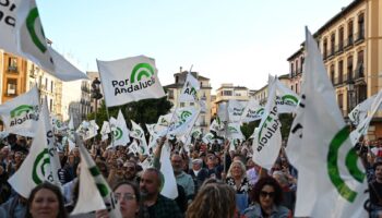 Antonio Maíllo condena en Granada la agresión ultraderechista a Pablo Fernández, reivindica los gobiernos de coalición y exige competencias ferroviarias para Andalucía