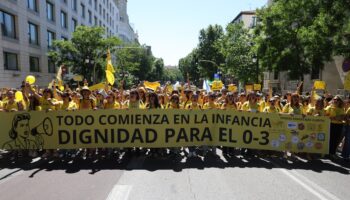 Entre 15.000 y 20.000 personas se manifiestan en Madrid se manifiestan con La Marea Amarilla por la educación infantil