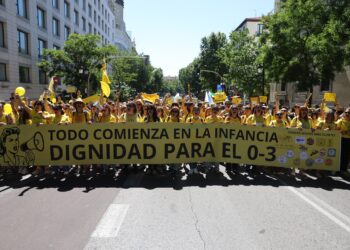 Entre 15.000 y 20.000 personas se manifiestan en Madrid se manifiestan con La Marea Amarilla por la educación infantil