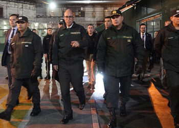 Allanan 40 cárceles durante operativo en Chile