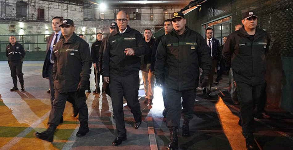 Allanan 40 cárceles durante operativo en Chile