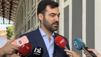 Critican las declaraciones del concejal popular de León, David Fernández, por decir que la entrega de restos de cuatro republicanos en el ayuntamiento culpabilizaría a la institución