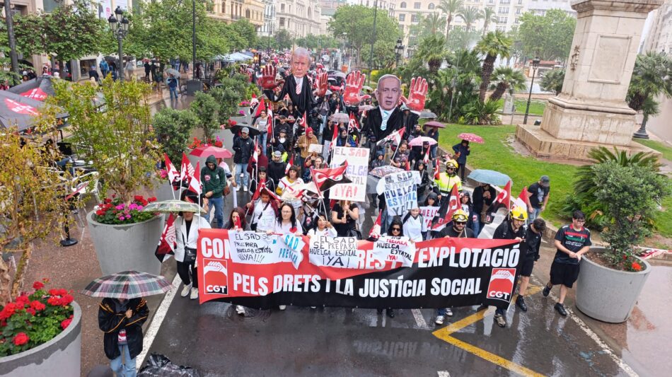 El anarcosindicalismo toma las calles de València en un nuevo Primero de Mayo teñido de rojo y negro