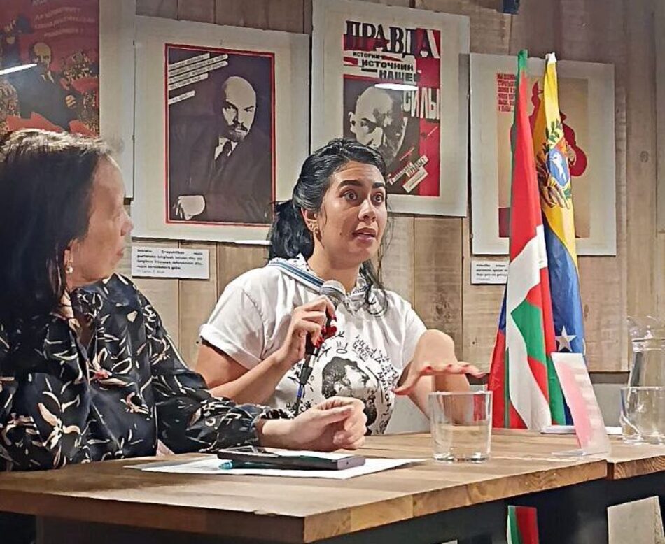 Charla sobre La Comuna como método de resistencia en Venezuela