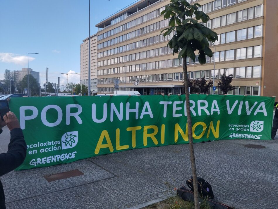 Ecoloxistas en Acción y Greenpeace exigen a Altri en Oporto que retire su proyecto de macrocelulosa en A Ulloa