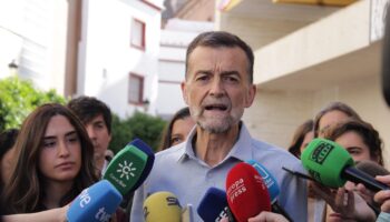 Maíllo llama a la movilización tras ejercer su voto: “Andalucía debe decidir qué quiere para los próximos cuatro años”