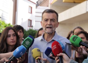 Maíllo llama a la movilización tras ejercer su voto: “Andalucía debe decidir qué quiere para los próximos cuatro años”