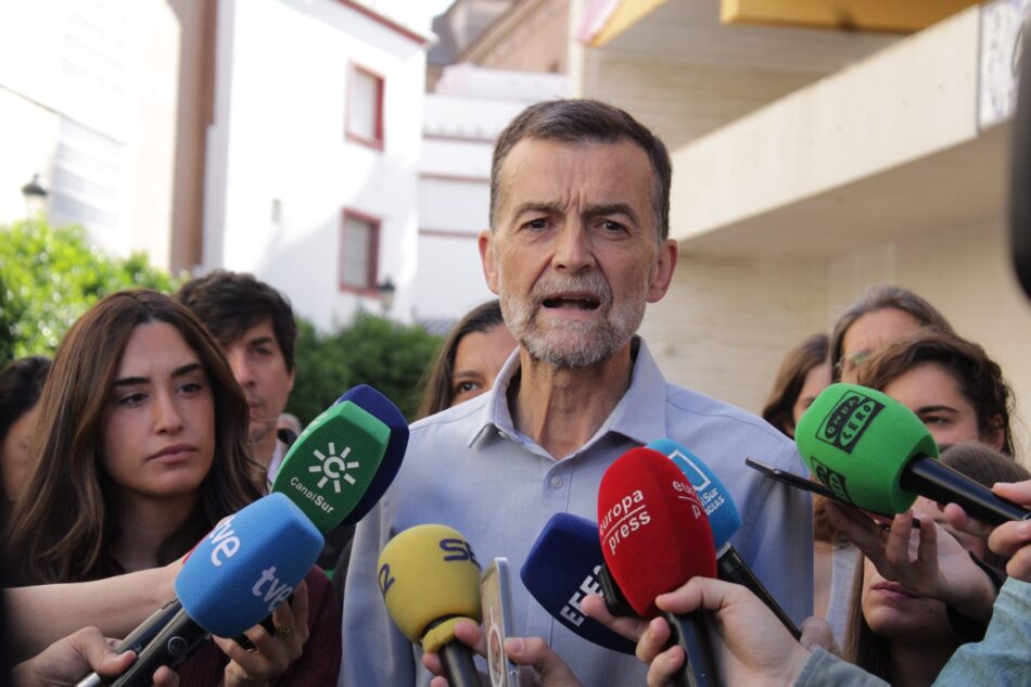 Maíllo llama a la movilización tras ejercer su voto: “Andalucía debe decidir qué quiere para los próximos cuatro años”