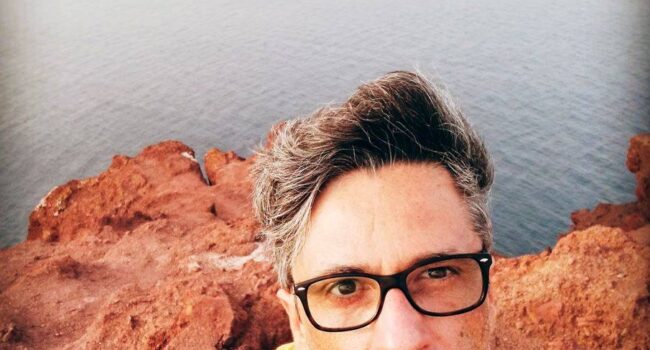 Entrevista con Julio Hardisson a propósito de su novela: «Apartamentos Géminis»