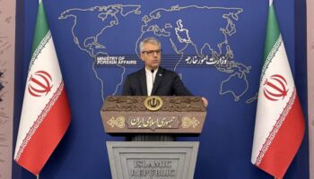 Irán afirma que las negociaciones con EEUU siguen bajo revisión
