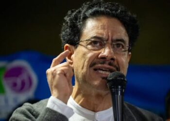 Candidato Cepeda cierra campaña electoral en Bogotá en cabeza en las encuestas electorales