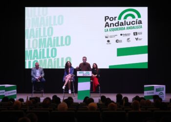 Maíllo propone supermercados públicos para garantizar una alimentación saludable y acusa a PP, PSOE y Vox de “perjudicar al campo andaluz”