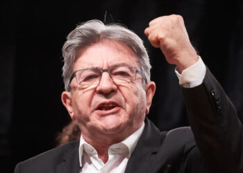 Mélenchon anuncia candidatura para presidenciales francesas 2027
