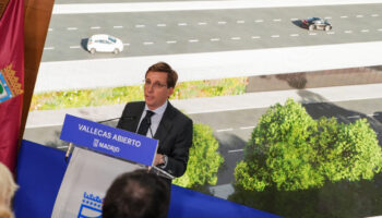 Asociaciones vecinales rechazan el «parche» para el scalextric de Puente de Vallecas que propone Almeida e insisten en su desmontaje