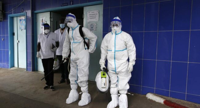 Sanidad considera muy bajo el riesgo de ébola en España y en viajeros a zonas afectadas