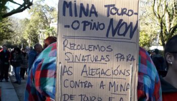 A administración empeza a comunicar a denegación de recoñecemento como parte intersada ao proxecto da mina de Touro