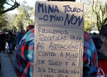 A administración empeza a comunicar a denegación de recoñecemento como parte intersada ao proxecto da mina de Touro