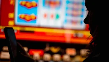 El Ministerio de Consumo abre expediente sancionador y ordena el bloqueo de las plataformas de apuestas Polymarket y Kalshi