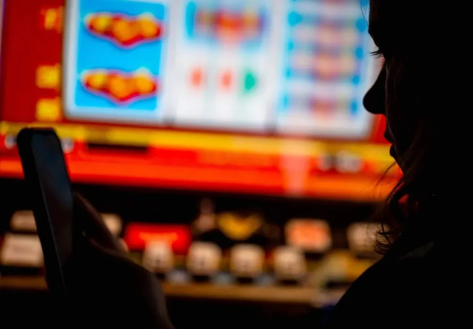 El Ministerio de Consumo abre expediente sancionador y ordena el bloqueo de las plataformas de apuestas Polymarket y Kalshi