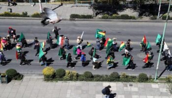 Bolivia: Inicia paro de transporte por 24 horas en La Paz