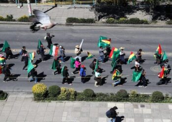 Bolivia: Inicia paro de transporte por 24 horas en La Paz