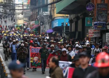 Cuarta semana de movilizaciones en Bolivia exige renuncia del presidente Rodrigo Paz