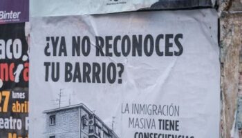 Adelante Andalucía denuncia la publicidad electoral de Vox por incitar al odio contra la población migrante: «La inmigración masiva tiene consecuencias»