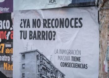 Adelante Andalucía denuncia la publicidad electoral de Vox por incitar al odio contra la población migrante: «La inmigración masiva tiene consecuencias»