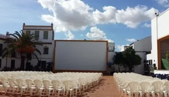 La Plataforma “la Filmoteca se queda en Medina y Corella” denuncia la pasividad del gobierno municipal frente a la venta de los cines de verano en Córdoba