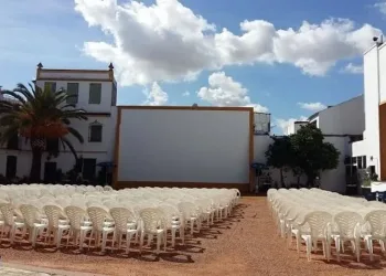 La Plataforma “la Filmoteca se queda en Medina y Corella” denuncia la pasividad del gobierno municipal frente a la venta de los cines de verano en Córdoba