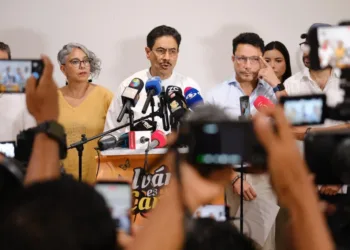 Carlos Caicedo renuncia a candidatura en Colombia y respalda a Iván Cepeda