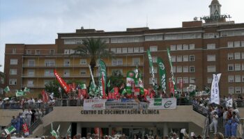 CCOO y UGT convocan huelga y concentraciones de técnicos medios y superiores en el SAS el 25 de mayo