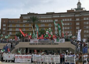 CCOO y UGT convocan huelga y concentraciones de técnicos medios y superiores en el SAS el 25 de mayo