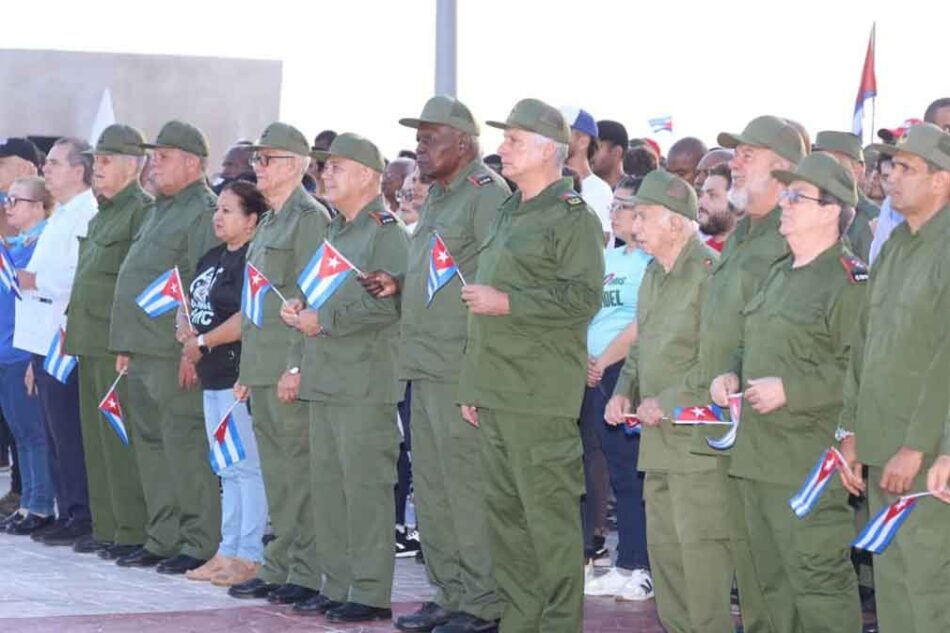 Díaz-Canel encabeza una movilización en defensa de Raúl Castro