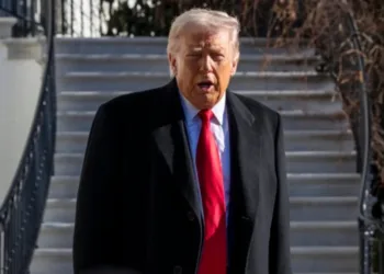 Trump suspende ataque contra Irán pero amenaza con más agresión