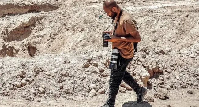 El fotoperiodista palestino Saher Alghorra recibe el Premio Pulitzer 2026