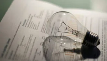 FACUA lamenta la vuelta al 21% del IVA de la luz y reclama al Gobierno que apruebe un tipo reducido permanente