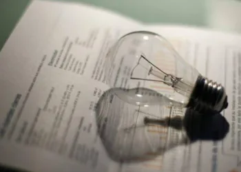 FACUA lamenta la vuelta al 21% del IVA de la luz y reclama al Gobierno que apruebe un tipo reducido permanente