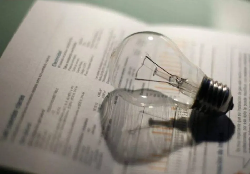 FACUA lamenta la vuelta al 21% del IVA de la luz y reclama al Gobierno que apruebe un tipo reducido permanente