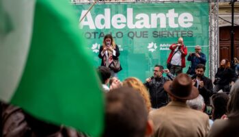 José Ignacio García habla a cientos de asistentes bajo la lluvia para poner a Málaga como sitio clave para acabar con el PP