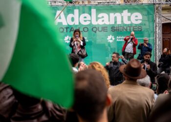 José Ignacio García habla a cientos de asistentes bajo la lluvia para poner a Málaga como sitio clave para acabar con el PP