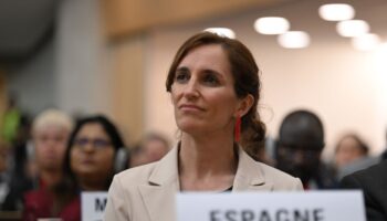Mónica García: «No hay salud posible entre las ruinas. No hay salud global sin paz»